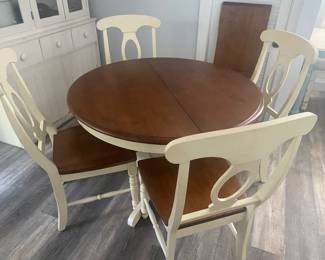 Expandable dining table and 4 chairs