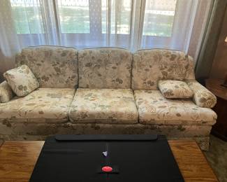 Midcentury sofa and loveseat- like new condition. Fern pattern