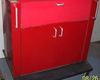 Rolling tool cabinet
