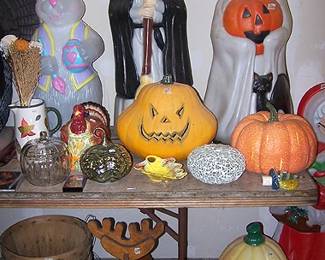 More blow molds, holiday decorations