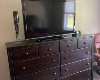 Very Nice ,Like New Dresser ,matching Nightstands and Head board (King)