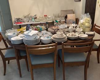 Dining room table with 6 chairs