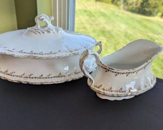 Homer Laughlin Hudson covered casserole and gravy boat