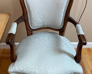 Louis XV lookalike chair
