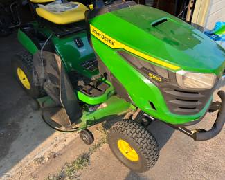 John Deere S140 garden Tractor 40 hours
Pre sale item
