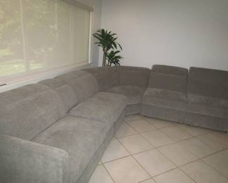 6 month old sectional couch with cup holders and charging station
