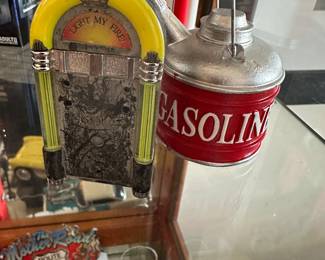 Vintage lighter designed as a juke box