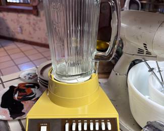 Harvest gold Waring blender