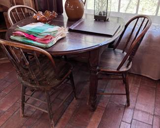 Gate leg table 