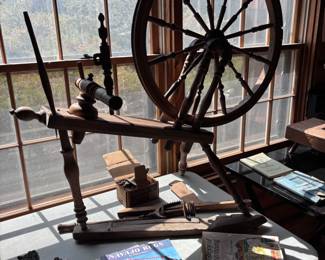 Antique spinning wheel