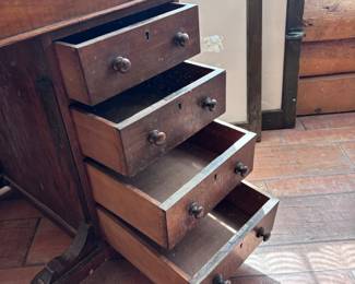 Side drawers of captains desk