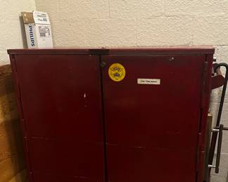 Heavy duty tool chest