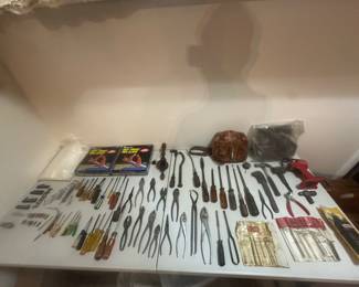 TOOL TABLE