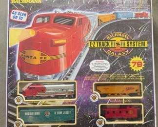 KKS065 Bachmann Galaxy HO Scale Electric Train Set – E-Z Track System – Santa Fe – 79 Piece Set (Ite