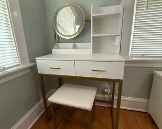 $75 - Vanity table and stool, 3 setting electric makeup mirror and usb ports on side