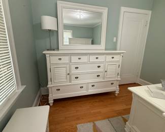 $900 - picture 2 of 2 - like new 3 piece bedroom set - Queen bed, dresser (detachable mirror) and nightstand - includes mattress and boxspring, includes lamp