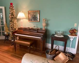 Stunning Kimball piano and bench. Sounds great! Beautiful lamps and collectibles as well.