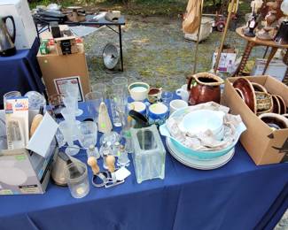 Hull pottery items and carious other collectibles