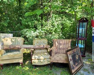rug, chairs and display