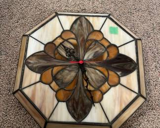 battery run leaded glass clock