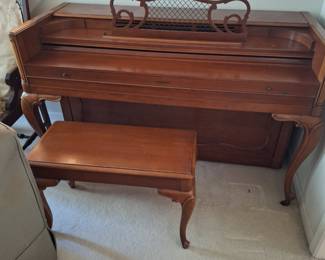 Everett Piano (all keys work)