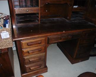 Roll Top Desk (roll needs repair)