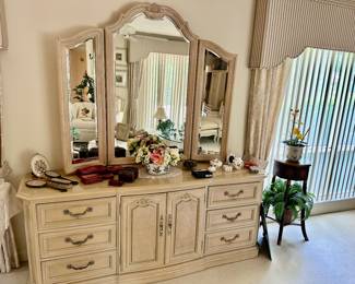 Thomasville Dresser