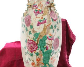 Large antique Chinese porcelain foo-dog vase (back)