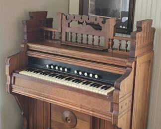 ANTIQUE KIMBALL PUMP ORGAN