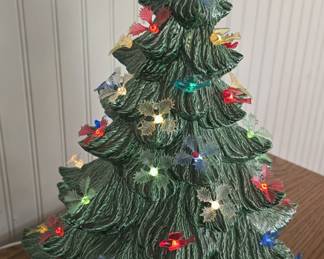 VINTAGE LIGHTED CERAMIC CHRISTMAS TREE