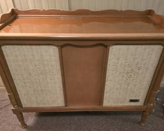 MID CENTURY ZENITH SMALL CONSOLE STEREO (WORKS!)