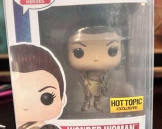 Funko Pop Wonder Woman 178 Hot Topic Exclusive AAA3230