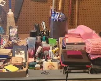 Assorted items and trinkets
