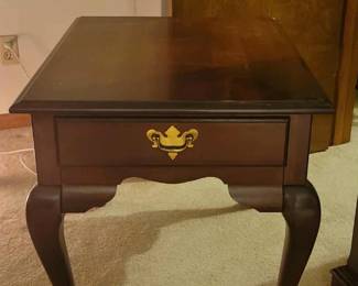Broyhill furniture set side table