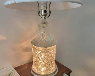Vintage double-lighted lamp with light-up body and enchanting crystal pattern