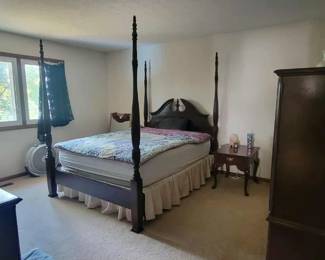 Four poster bed for sale with Thomasville bedroom set