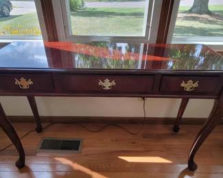 Broyhill furniture set console table