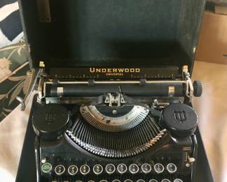 Vintage Typewriter in beautiful condition