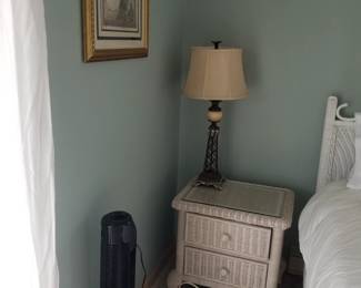 Wicker nightstand; table lamp