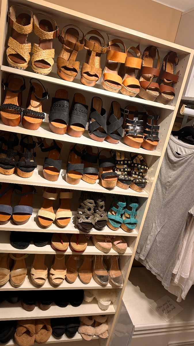 100’s of women’s shoes size 7 7 1/2