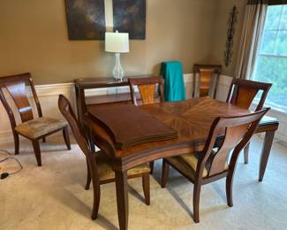 Beautiful dining room table with six chairs