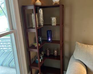 Corner shelf unit
