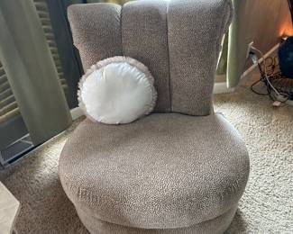 Slipper chair