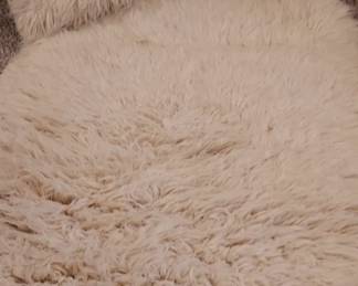 009 Karamichos Flokati Handwoven Rug And Pillow Sham