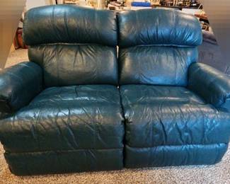 La Z Boy Reclining Love Seat