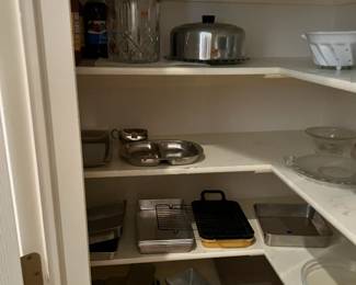 cake pan, other stainless-steel trays, crystal ice bucket and other pans