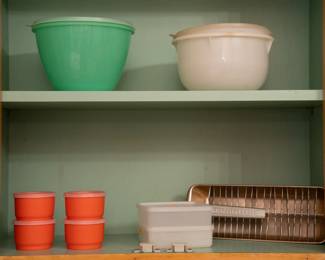 Vintage 1960s/1970s Tupperware including a lettuce keeper, plus a fabulous 1960s Westinghouse ice cube tray for thin ice cubes 