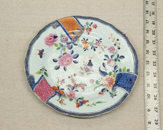A Chinese export porcelain famille rose enamel plate