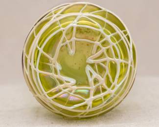 Closeup of the gorgeous Bohemian art glass vase, green glass with iridescent green-gold-magenta finish with applied cream-color threads, the rim pulled into three flaring curves. Likely by Kralik or Pallme König & Habel, early 1900s.
