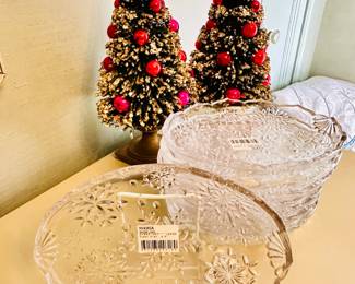 A set of Mikasa "Snowflake" crystal sweet dishes 